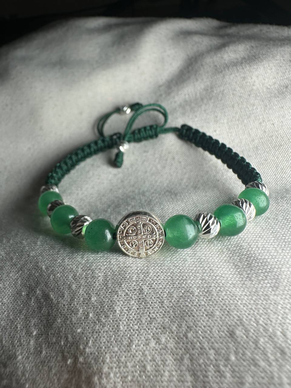 Pulsera de San Benito con Esmeraldas Naturales y Plata 925 | Protección y Diseño Artesanal Ajustable