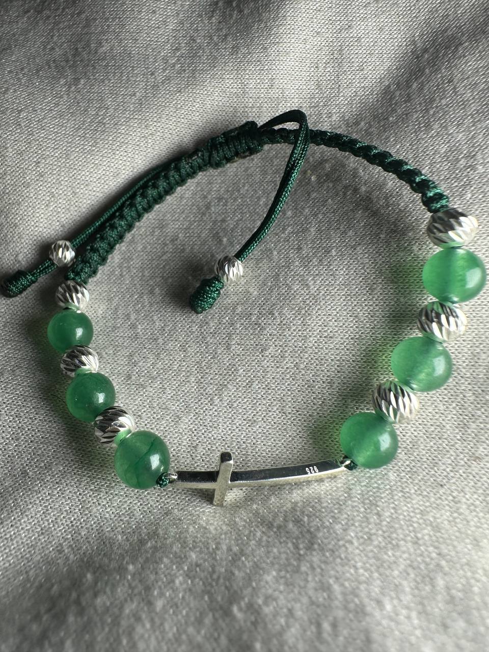 Pulsera de Cruz con Esmeraldas Naturales y Plata 925 | Diseño Artesanal Ajustable