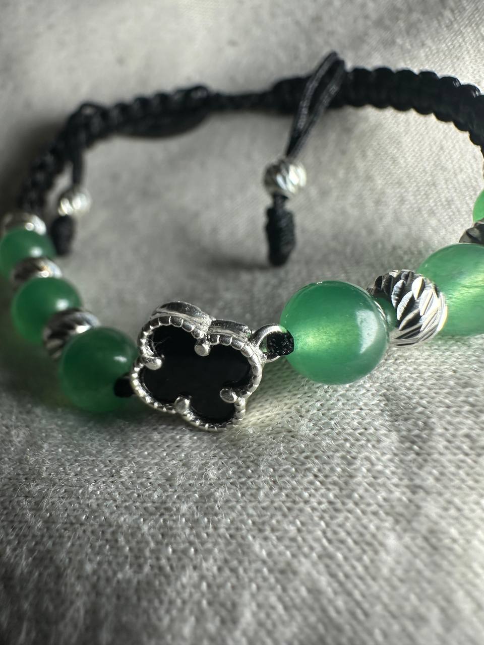 Pulsera de Trébol con Esmeraldas Naturales y Plata 925 | Diseño Artesanal Ajustable