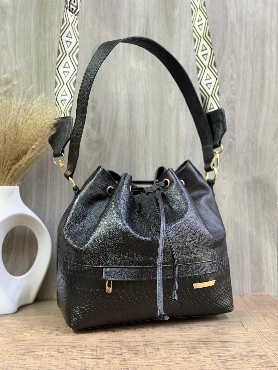 Tula Rayas MIU en Cuero para Mujer | Bolso Amplio y Elegante