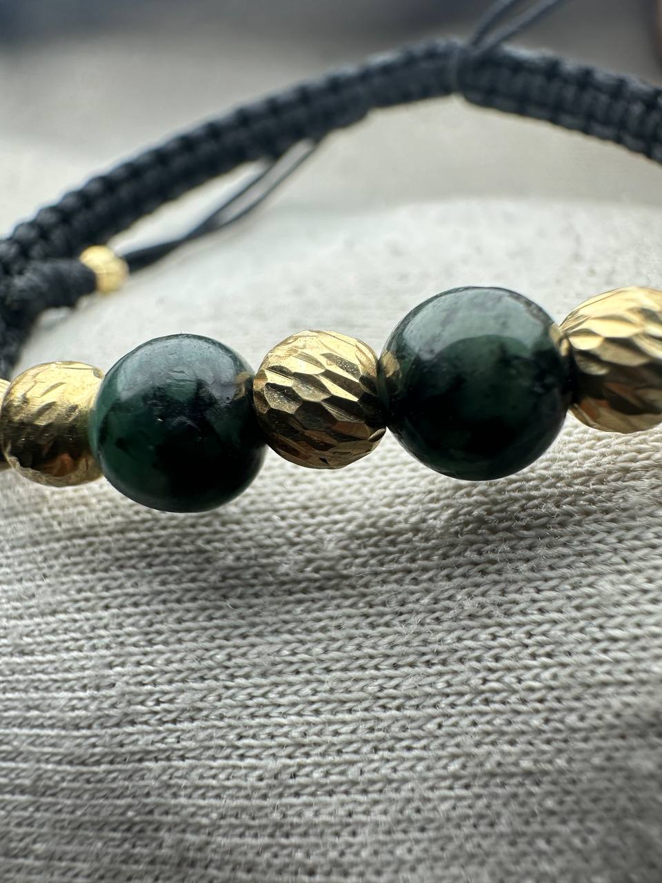 Pulsera Artesanal de oro 18k con Esmeraldas Naturales | Diseño Ajustable Multitamaño